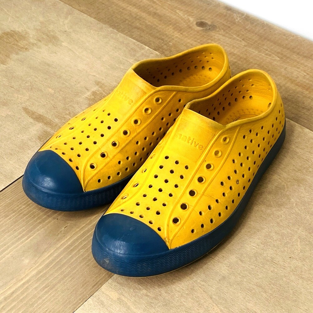 Native Shoes Jefferson Kid's Slip on Plastic Shoes Size J4 Yellow/Navy Sneaker